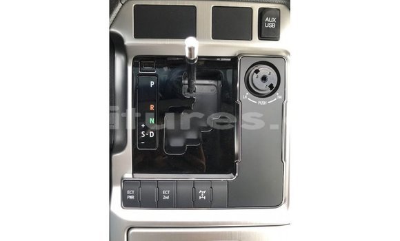 Acheter Import Voiture Toyota Land Cruiser Blanc à Import - Dubai, Estuaire Acheter Import Voiture Toyota Land Cruiser Blanc à Import - Dubai, Estuaire