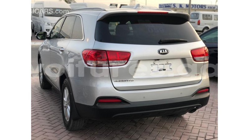 Big with watermark kia sorento estuary import dubai 6985