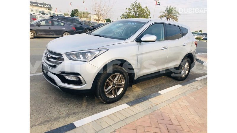 Big with watermark hyundai santa fe estuary import dubai 6987