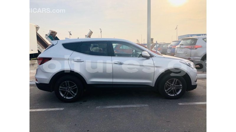 Big with watermark hyundai santa fe estuary import dubai 6987