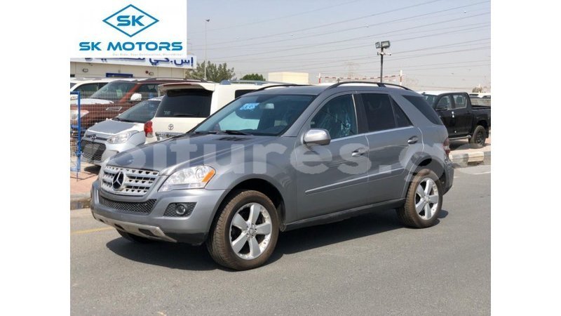 Big with watermark mercedes benz 190 estuary import dubai 6989