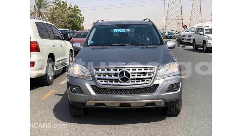 Big with watermark mercedes benz 190 estuary import dubai 6989