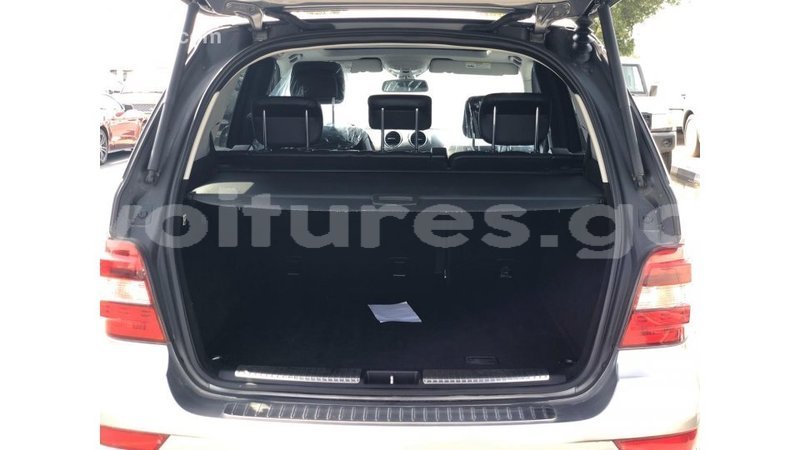 Big with watermark mercedes benz 190 estuary import dubai 6989