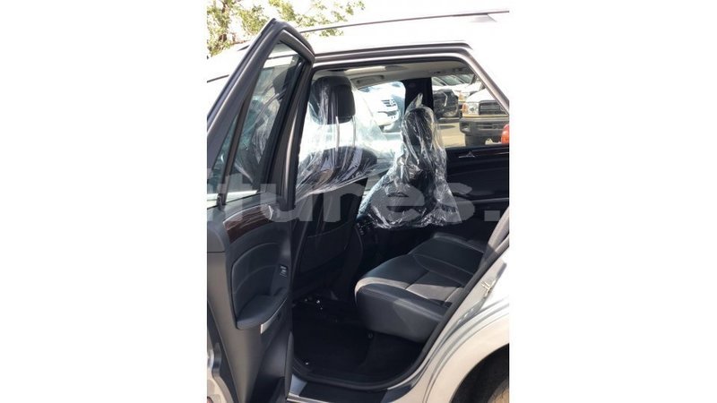 Big with watermark mercedes benz 190 estuary import dubai 6989