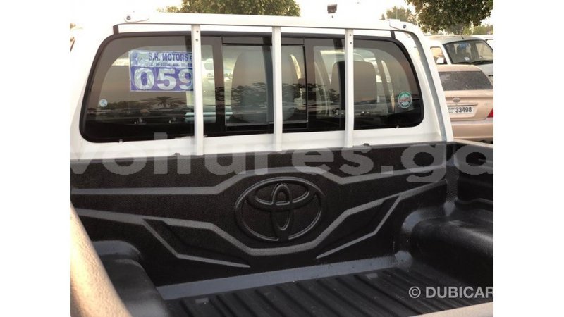 Big with watermark toyota hilux estuary import dubai 6991