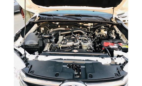 Acheter Import Voiture Toyota Hilux Blanc à Import - Dubai, Estuaire Acheter Import Voiture Toyota Hilux Blanc à Import - Dubai, Estuaire