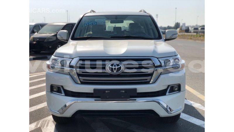 Big with watermark toyota land cruiser estuary import dubai 6992