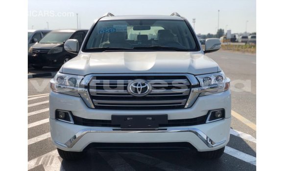 Sayi Imported Toyota Land Cruiser White Mota in Import - Dubai a estuary Sayi Imported Toyota Land Cruiser White Mota in Import - Dubai a estuary