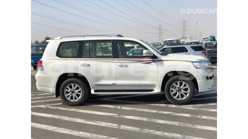 Big with watermark toyota land cruiser estuary import dubai 6992