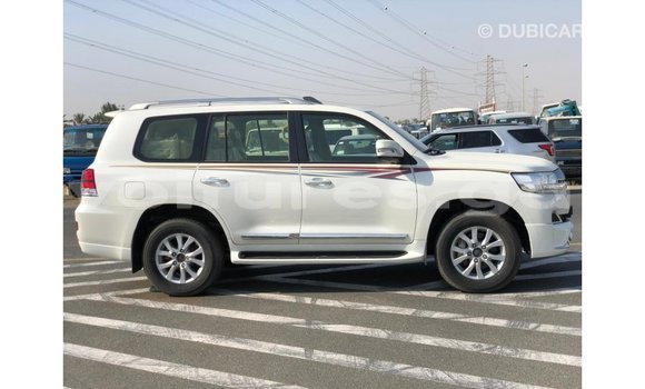 Sayi Imported Toyota Land Cruiser White Mota in Import - Dubai a estuary Sayi Imported Toyota Land Cruiser White Mota in Import - Dubai a estuary