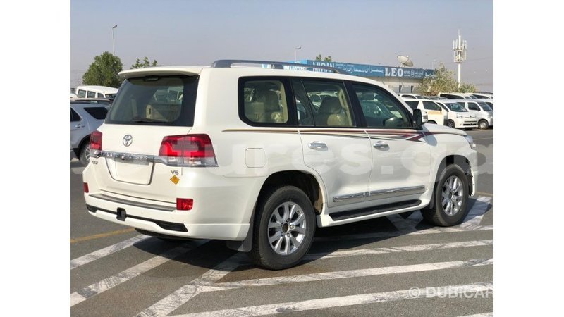 Big with watermark toyota land cruiser estuary import dubai 6992