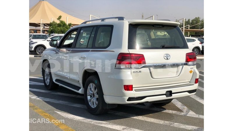 Big with watermark toyota land cruiser estuary import dubai 6992