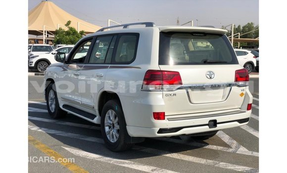 Sayi Imported Toyota Land Cruiser White Mota in Import - Dubai a estuary Sayi Imported Toyota Land Cruiser White Mota in Import - Dubai a estuary