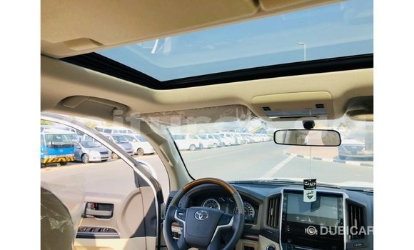 Sayi Imported Toyota Land Cruiser White Mota in Import - Dubai a estuary Sayi Imported Toyota Land Cruiser White Mota in Import - Dubai a estuary