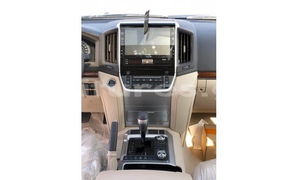 Sayi Imported Toyota Land Cruiser White Mota in Import - Dubai a estuary Sayi Imported Toyota Land Cruiser White Mota in Import - Dubai a estuary