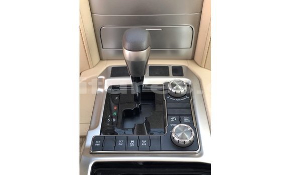 Sayi Imported Toyota Land Cruiser White Mota in Import - Dubai a estuary Sayi Imported Toyota Land Cruiser White Mota in Import - Dubai a estuary