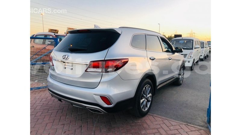 Big with watermark hyundai santa fe estuary import dubai 7001