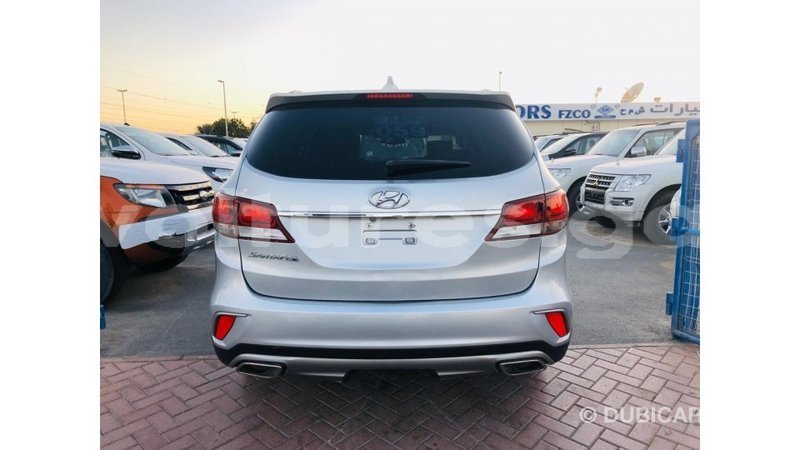 Big with watermark hyundai santa fe estuary import dubai 7001