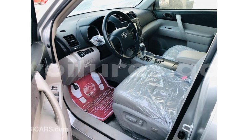 Big with watermark toyota highlander estuary import dubai 7004