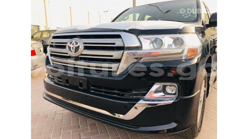 Big with watermark toyota land cruiser estuary import dubai 7005