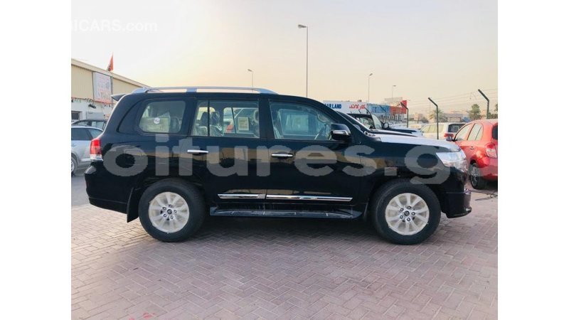 Big with watermark toyota land cruiser estuary import dubai 7005