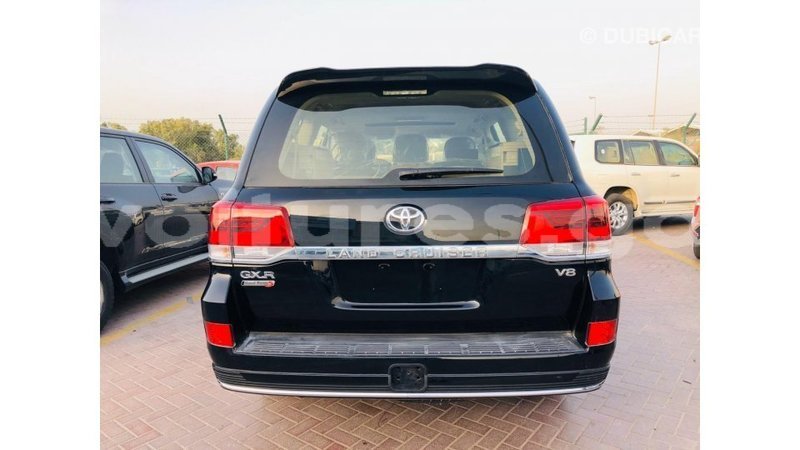 Big with watermark toyota land cruiser estuary import dubai 7005