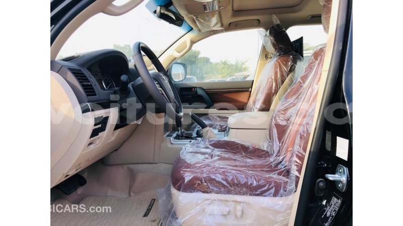 Big with watermark toyota land cruiser estuary import dubai 7005