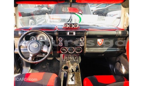 Acheter Import Voiture Toyota FJ Cruiser Noir à Import - Dubai, Estuaire Acheter Import Voiture Toyota FJ Cruiser Noir à Import - Dubai, Estuaire