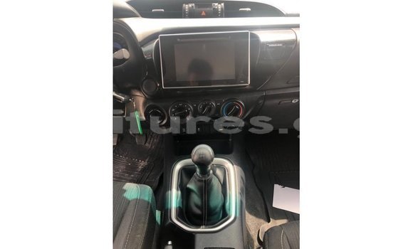 Sayi Imported Toyota Hilux White Mota in Import - Dubai a estuary Sayi Imported Toyota Hilux White Mota in Import - Dubai a estuary