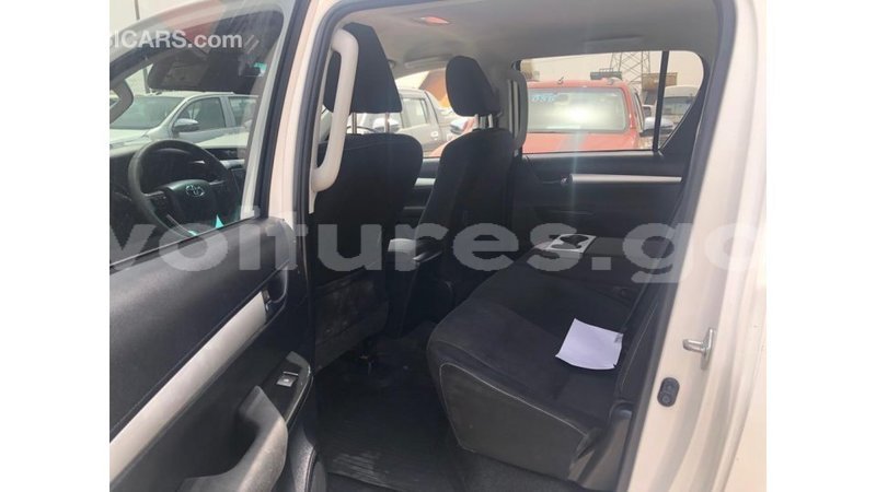 Big with watermark toyota hilux estuary import dubai 7008