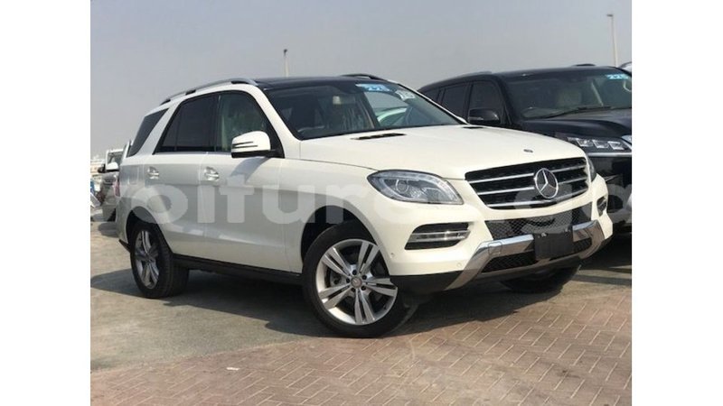 Big with watermark mercedes benz 190 estuary import dubai 7011