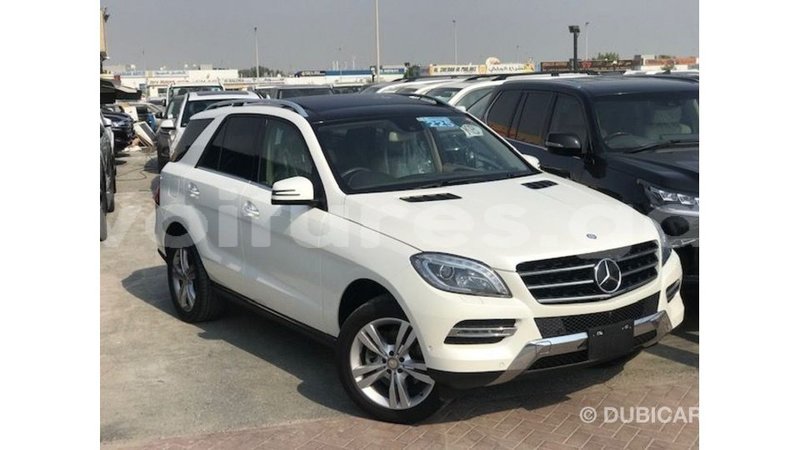 Big with watermark mercedes benz 190 estuary import dubai 7011