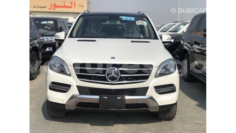 Big with watermark mercedes benz 190 estuary import dubai 7011