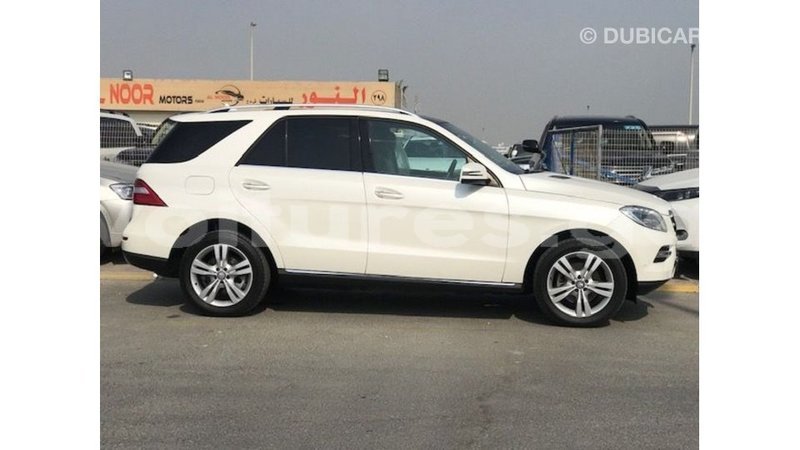 Big with watermark mercedes benz 190 estuary import dubai 7011