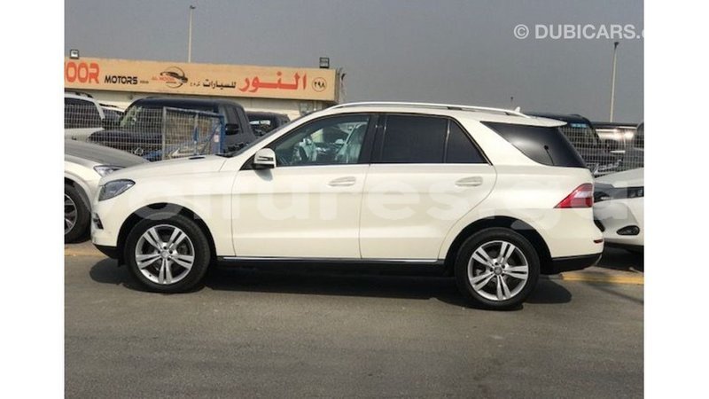 Big with watermark mercedes benz 190 estuary import dubai 7011