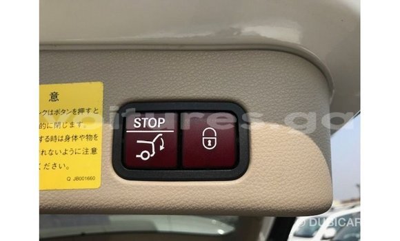 Acheter Import Voiture Mercedes-Benz 190 Blanc à Import - Dubai, Estuaire Acheter Import Voiture Mercedes-Benz 190 Blanc à Import - Dubai, Estuaire