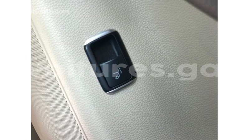 Big with watermark mercedes benz 190 estuary import dubai 7011