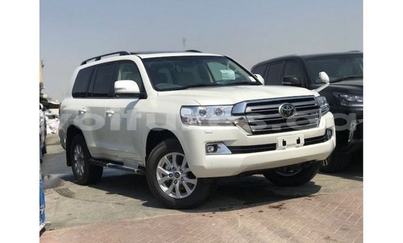 Sayi Imported Toyota Land Cruiser White Mota in Import - Dubai a estuary Sayi Imported Toyota Land Cruiser White Mota in Import - Dubai a estuary