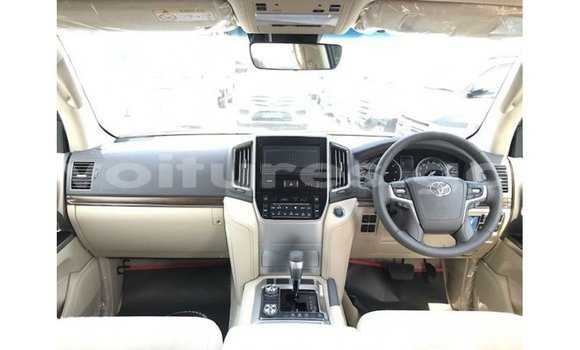 Sayi Imported Toyota Land Cruiser White Mota in Import - Dubai a estuary Sayi Imported Toyota Land Cruiser White Mota in Import - Dubai a estuary
