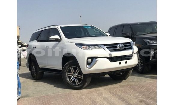 Sayi Imported Toyota Fortuner White Mota in Import - Dubai a estuary