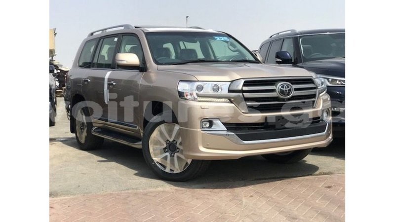 Big with watermark toyota land cruiser estuary import dubai 7019