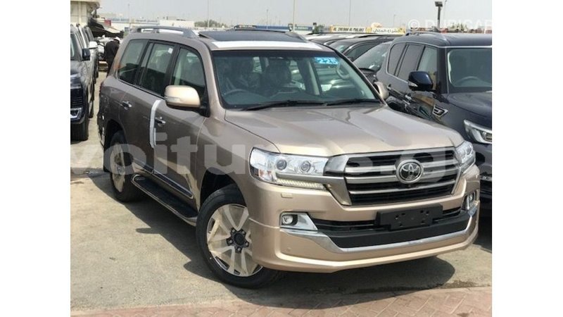 Big with watermark toyota land cruiser estuary import dubai 7019