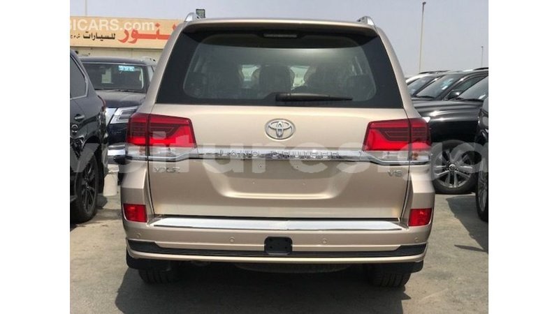 Big with watermark toyota land cruiser estuary import dubai 7019