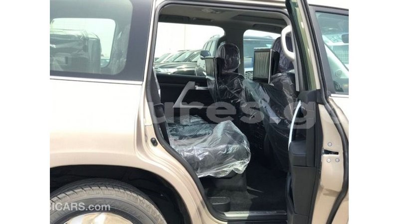 Big with watermark toyota land cruiser estuary import dubai 7019