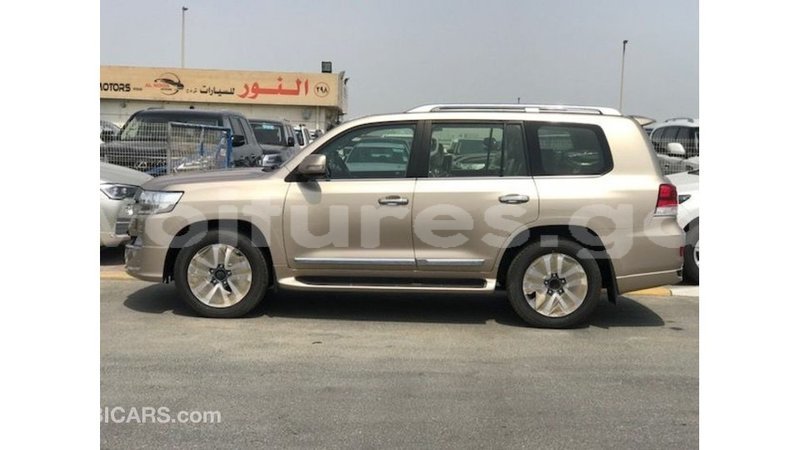 Big with watermark toyota land cruiser estuary import dubai 7019