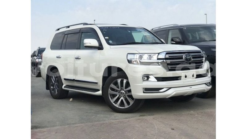 Big with watermark toyota land cruiser estuary import dubai 7021