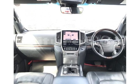 Sayi Imported Toyota Land Cruiser White Mota in Import - Dubai a estuary Sayi Imported Toyota Land Cruiser White Mota in Import - Dubai a estuary