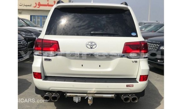 Sayi Imported Toyota Land Cruiser White Mota in Import - Dubai a estuary Sayi Imported Toyota Land Cruiser White Mota in Import - Dubai a estuary
