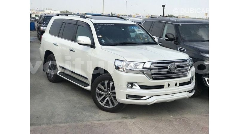 Big with watermark toyota land cruiser estuary import dubai 7021