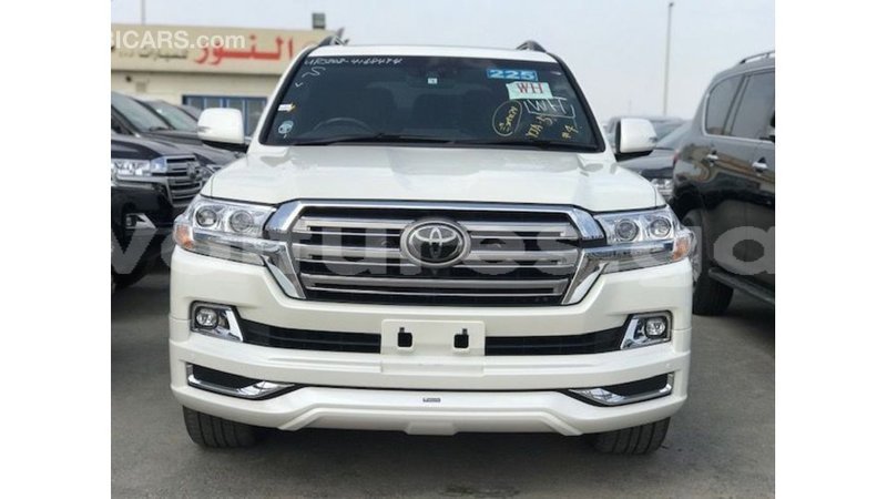 Big with watermark toyota land cruiser estuary import dubai 7021